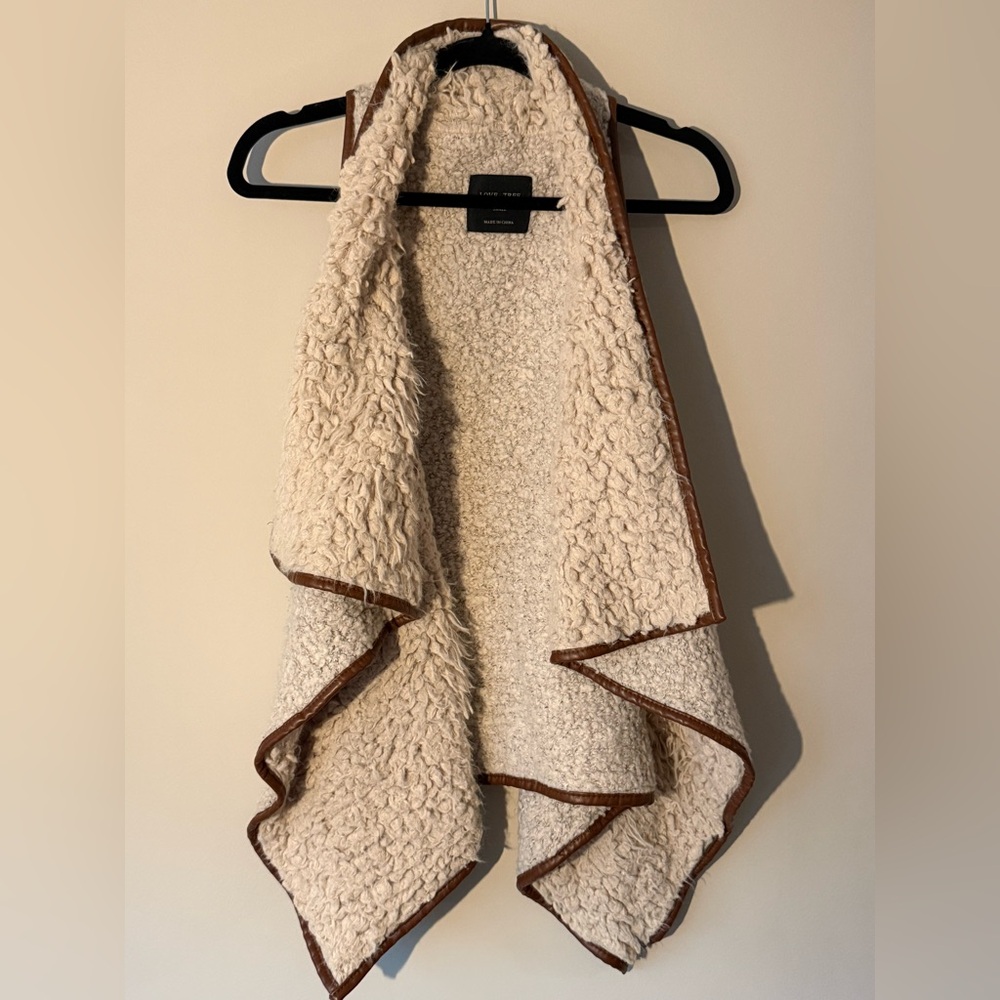 Love Tree Sherpa vest with faux leather trim EUC